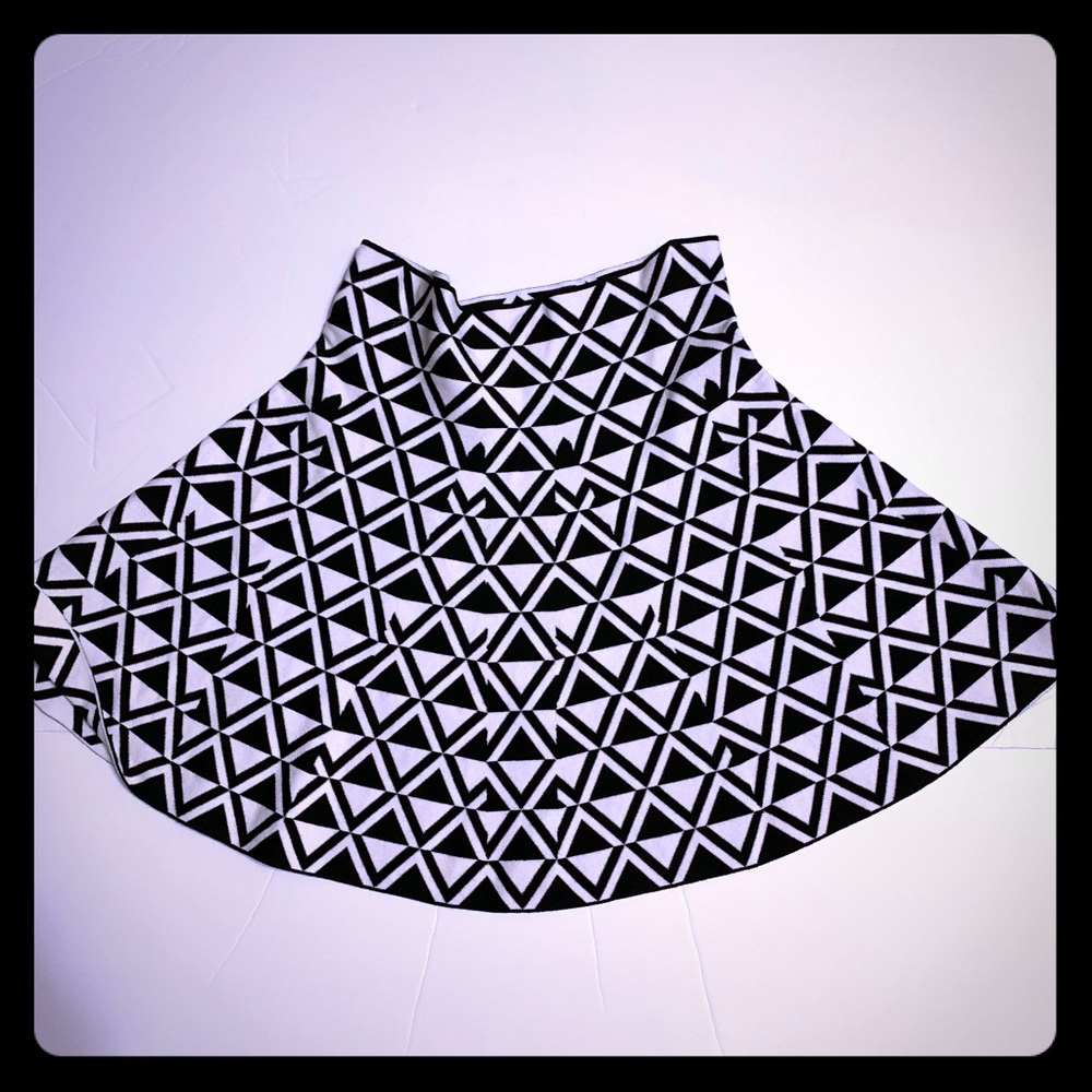 TRINA TURK Black & White Geo Print Mini - SK-68